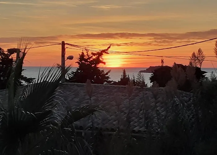 Appartement Terrasse Vue Mer, Plage Gorguette A 1 Minute A Pied, Wifi,Clim, Parking Clos Privatif
