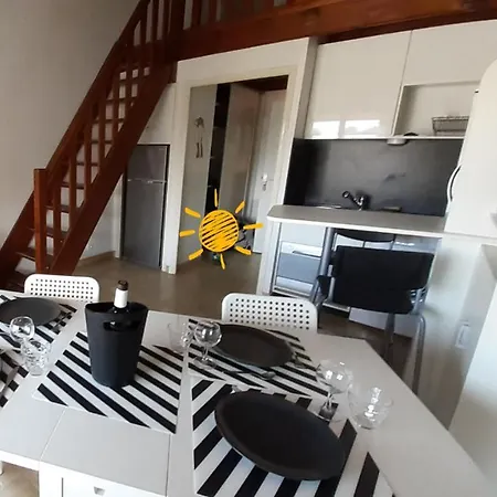 Appartement Terrasse Vue Mer, Plage Gorguette A 1 Minute A Pied, Wifi,Clim, Parking Clos Privatif Sanary-sur-Mer Exterior foto