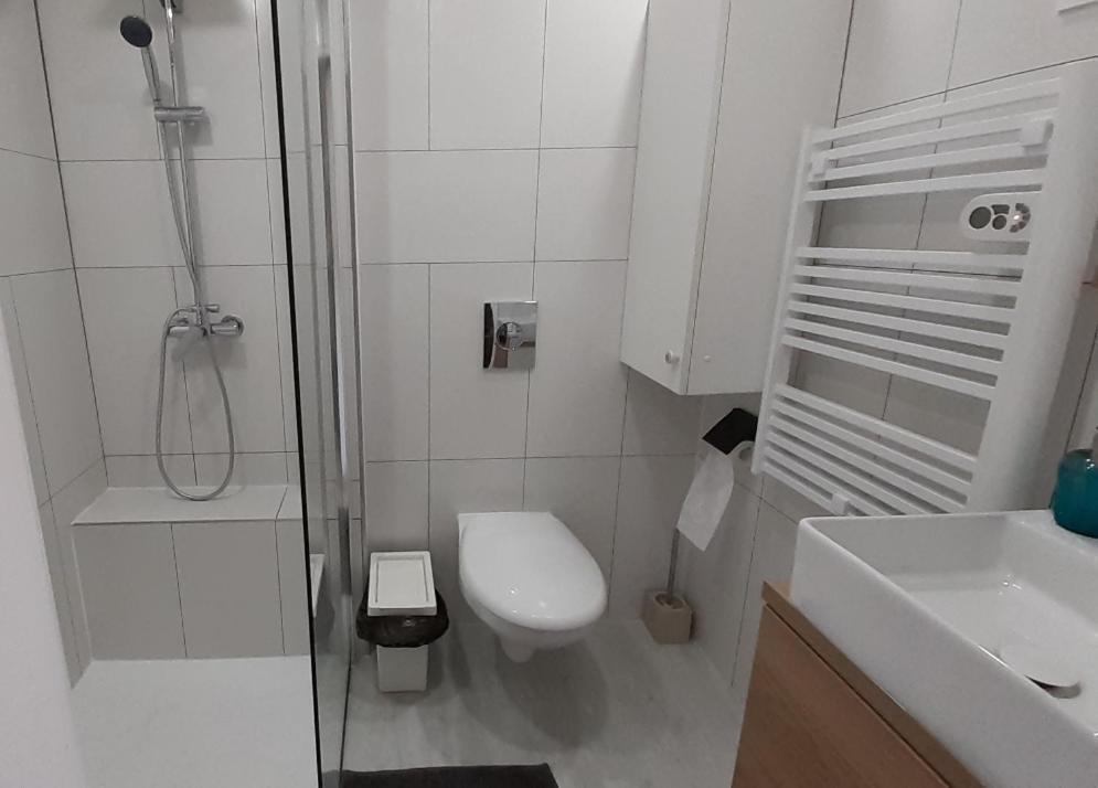 Terrasse Vue Mer, Plage Gorguette A 1 Minute A Pied, Wifi,clim, Parking Clos Privatif